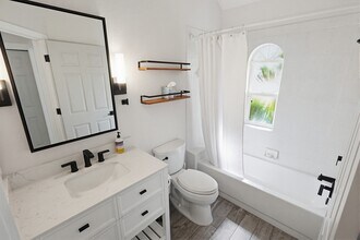 4423 Shark Dr in Bradenton, FL - Foto de edificio - Building Photo