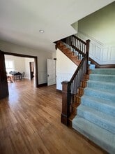 712 Gray Rd in Gorham, ME - Foto de edificio - Building Photo