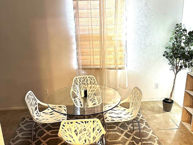250 Paseo Bravo in Palm Desert, CA - Building Photo - Building Photo