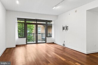 2425 L St NW in Washington, DC - Building Photo - Building Photo