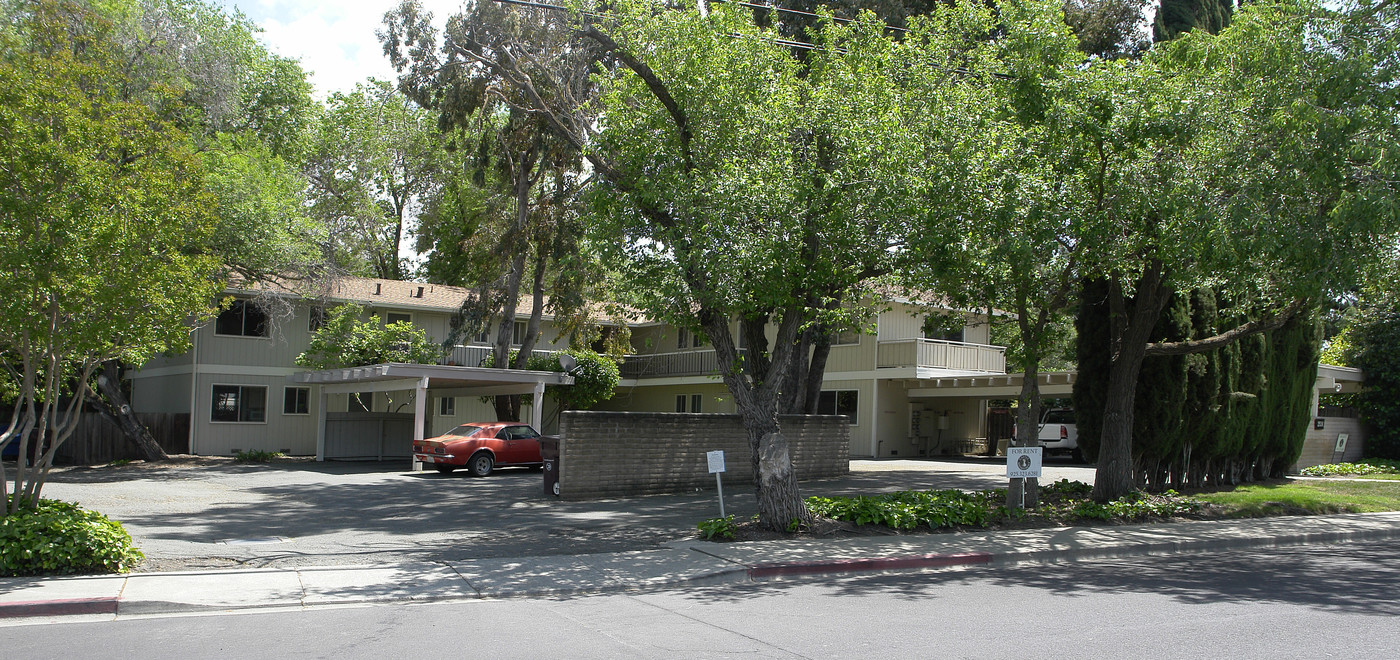 2524 Jones Rd in Walnut Creek, CA - Foto de edificio