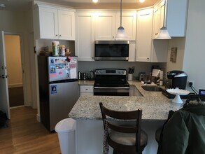 910 Beacon St, Unit 7 in Boston, MA - Foto de edificio - Building Photo