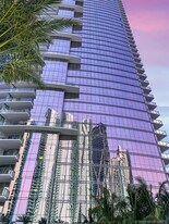 851 NE 1st Ave in Miami, FL - Building Photo
