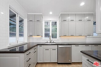 1805 Nichols Canyon Rd in Los Angeles, CA - Building Photo - Building Photo