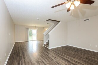 508 Grassy Bend Dr in Greenwood, IN - Building Photo - Building Photo