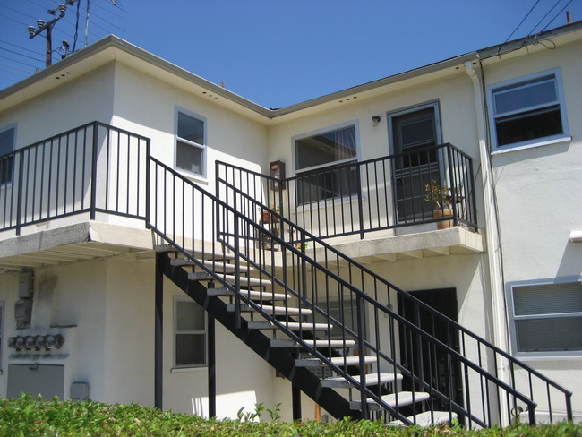 4 Units in Van Nuys, CA - Building Photo - Building Photo