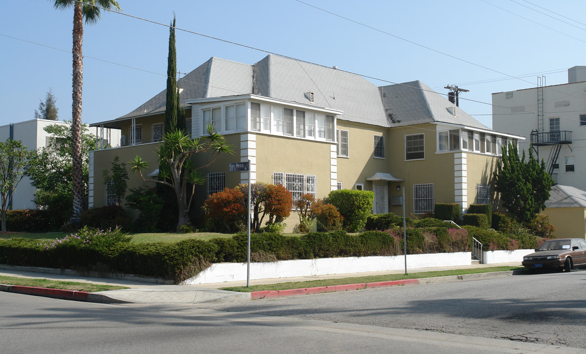 4471 W 4th St in Los Angeles, CA - Building Photo