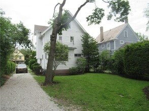 142 E Bridge St in Berea, OH - Building Photo - Building Photo