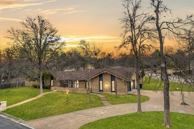 property at 2809 Pecan Valley Dr