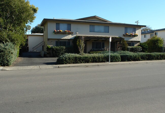 551 Ortega Ave in Mountain View, CA - Foto de edificio - Building Photo