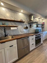 1860 Venice Park Dr in North Miami, FL - Foto de edificio - Building Photo