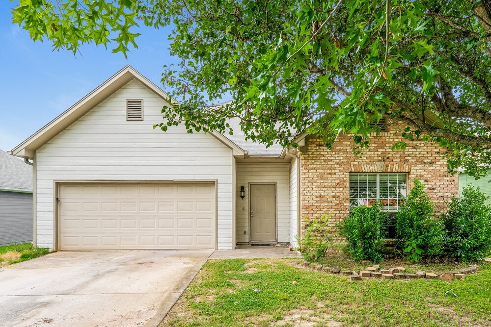 8584 Dover Dr in Leeds, AL - Building Photo
