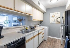 3885 George Busbee Pkwy NW, Unit 1818 in Kennesaw, GA - Building Photo