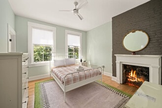 1918 Vine St in Cincinnati, OH - Foto de edificio - Building Photo