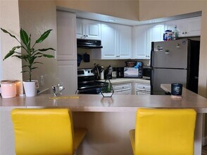 4630 Commander Dr, Unit 1038 in Orlando, FL - Foto de edificio - Building Photo