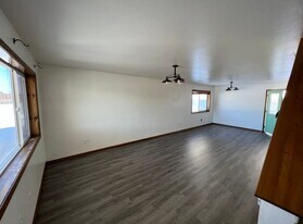 1308 Cordelia Way in North Pole, AK - Building Photo