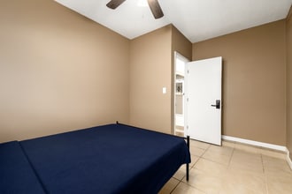 2348 W Laurel Ln in Phoenix, AZ - Foto de edificio - Building Photo