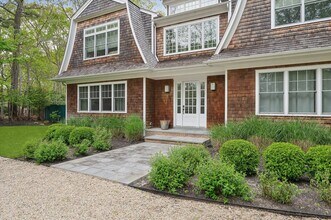 201 Roses Grove Rd in Water Mill, NY - Foto de edificio - Building Photo