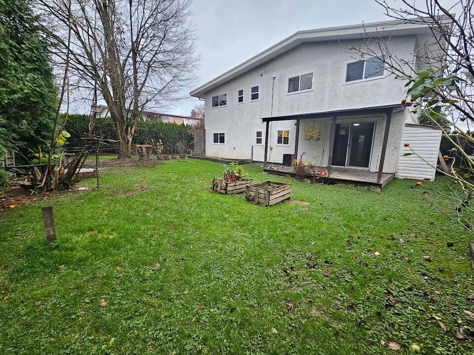 46084 Clare Ave in Chilliwack, BC - Building Photo