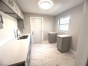 3350 Apache St in Ft. Myers, FL - Foto de edificio - Building Photo