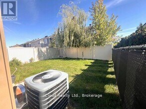 521 Honeylocust Ave in Ottawa, ON - Building Photo - Building Photo