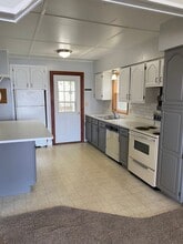 218 S Lake Dr in Watertown, SD - Building Photo - Building Photo