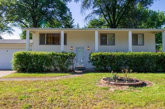 property at 10 Gary Glen Dr