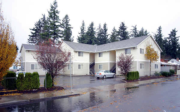 2447 SE 115th Ave in Portland, OR - Foto de edificio - Building Photo