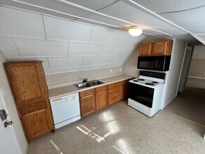 823 N 8th St in Manhattan, KS - Building Photo - Building Photo