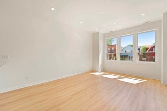 521 N Lawndale Ave, Unit 1 in Chicago, IL - Foto de edificio - Building Photo