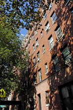 315 E 77th St in New York, NY - Building Photo - Building Photo