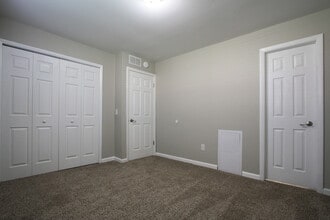 Wade Manor in Inkster, MI - Foto de edificio - Building Photo