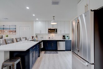 1036 Coral Dr in Boynton Beach, FL - Building Photo - Building Photo