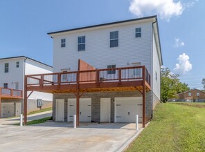 944 Charlotte St-Unit -A in Clarksville, TN - Building Photo - Building Photo