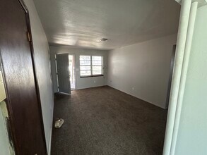 809 Mark Dr in Del City, OK - Foto de edificio - Building Photo