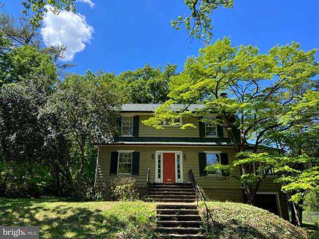 2800 Russell Rd in Alexandria, VA - Building Photo - Building Photo