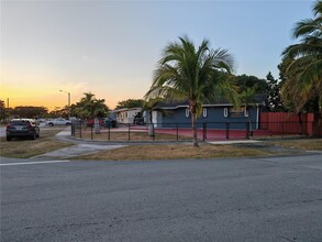 11801 SW 181st Terrace in Miami, FL - Building Photo - Building Photo