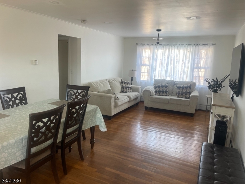 94 S Hill Rd in Colonia, NJ - Building Photo