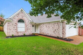 1242 Breezy Valley Dr in Cordova, TN - Building Photo - Building Photo