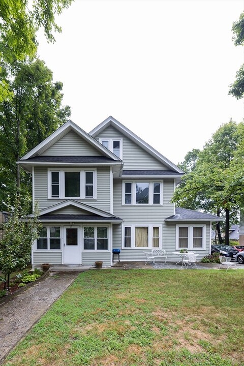 51 S Lenox St in Worcester, MA - Building Photo