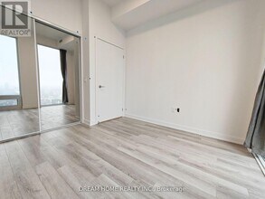 238 Simcoe St in Toronto, ON - Building Photo - Building Photo