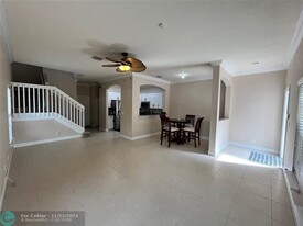 2501 SW 99th Way in Miramar, FL - Foto de edificio - Building Photo