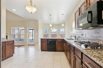 2488 New Iberia Cir in Marrero, LA - Foto de edificio - Building Photo