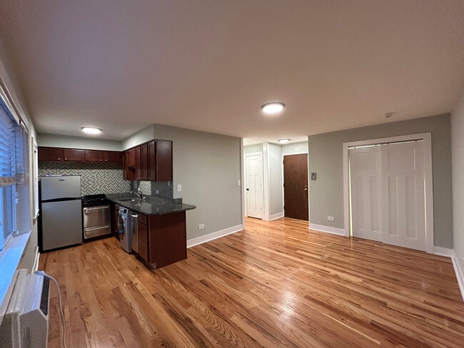 696 Elm Pl, Unit 307 in Highland Park, IL - Building Photo - Building Photo