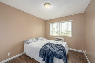 Olive Properties in Las Vegas, NV - Building Photo - Interior Photo