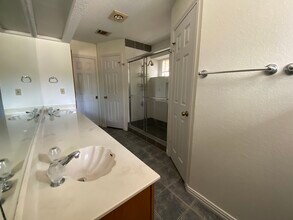 9012 Frostwood Trail in Austin, TX - Foto de edificio - Building Photo