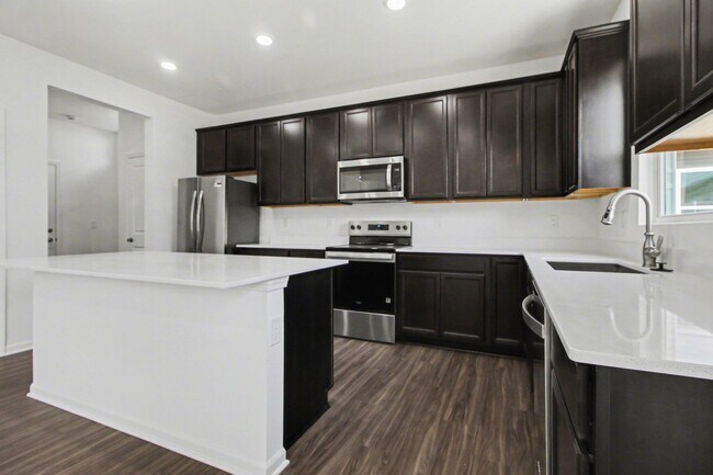 832 Kuss Dr in Saline, MI - Building Photo - Building Photo