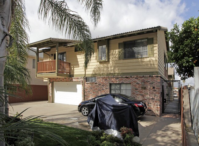 Heritage Villas in San Diego, CA - Building Photo - Building Photo