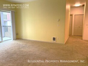 11830 NW Holly Springs Ln in Portland, OR - Building Photo - Building Photo