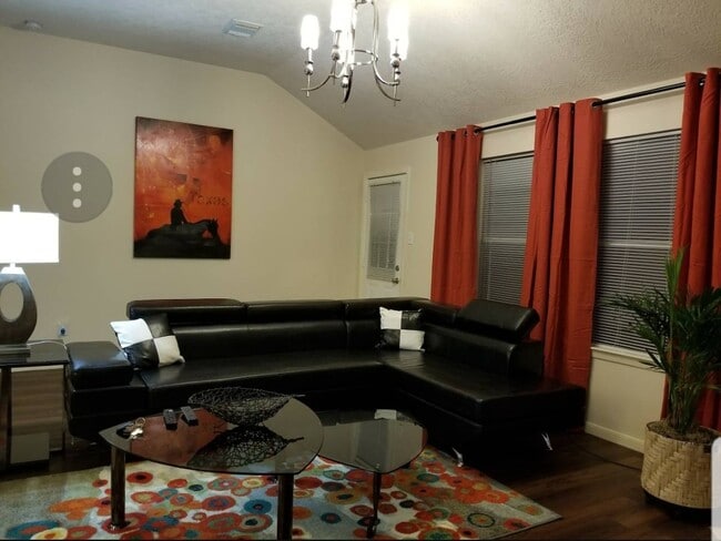 3311 Maris Way in Humble, TX - Foto de edificio - Building Photo